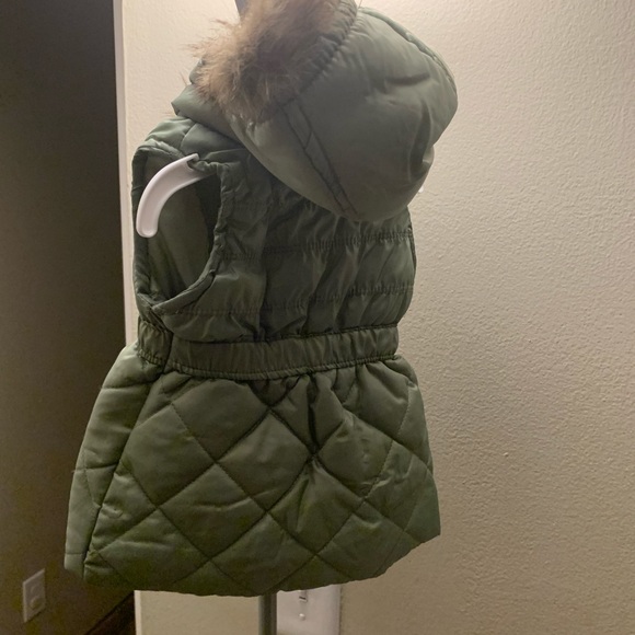 ✨5/$35✨ Vest and Matching Pants - Picture 4 of 5